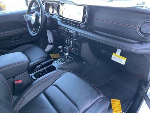 New 2026 Jeep Wrangler Unlimited Rubicon w/ Technology Group image 24