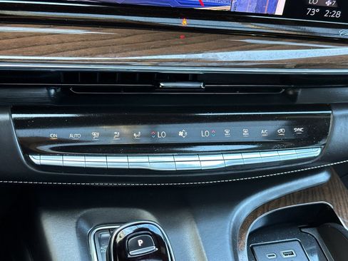 Used 2024 Cadillac Escalade ESV Premium Luxury Platinum AWD/4WD image 24