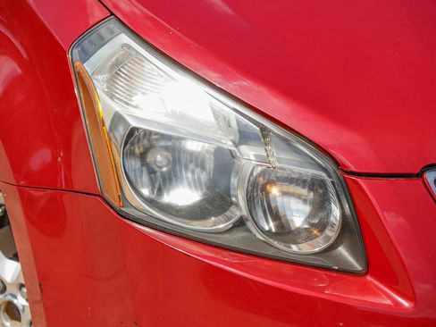 Used 2009 Pontiac Vibe w/ Preferred Package image 4