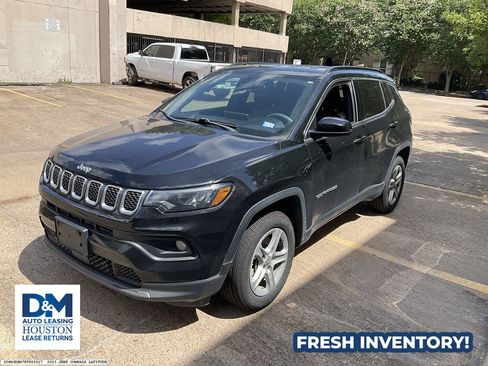 Used 2023 Jeep Compass Latitude w/ Convenience Group AWD/4WD image 2