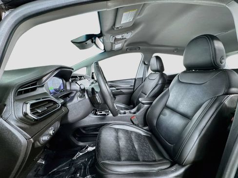 Used 2023 Chevrolet Bolt LT w/ Infotainment Package FWD image 10