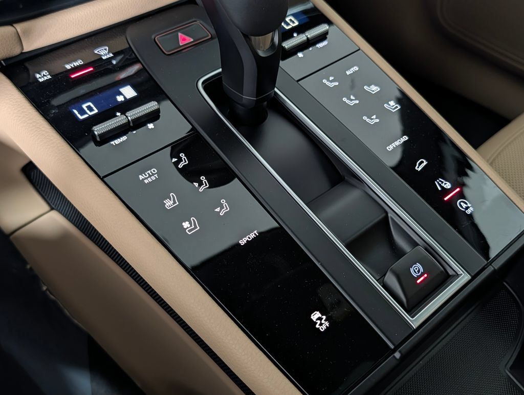 New 2026 Porsche Macan AWD/4WD image 34