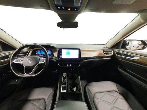 Used 2025 Volkswagen Atlas SE image 41