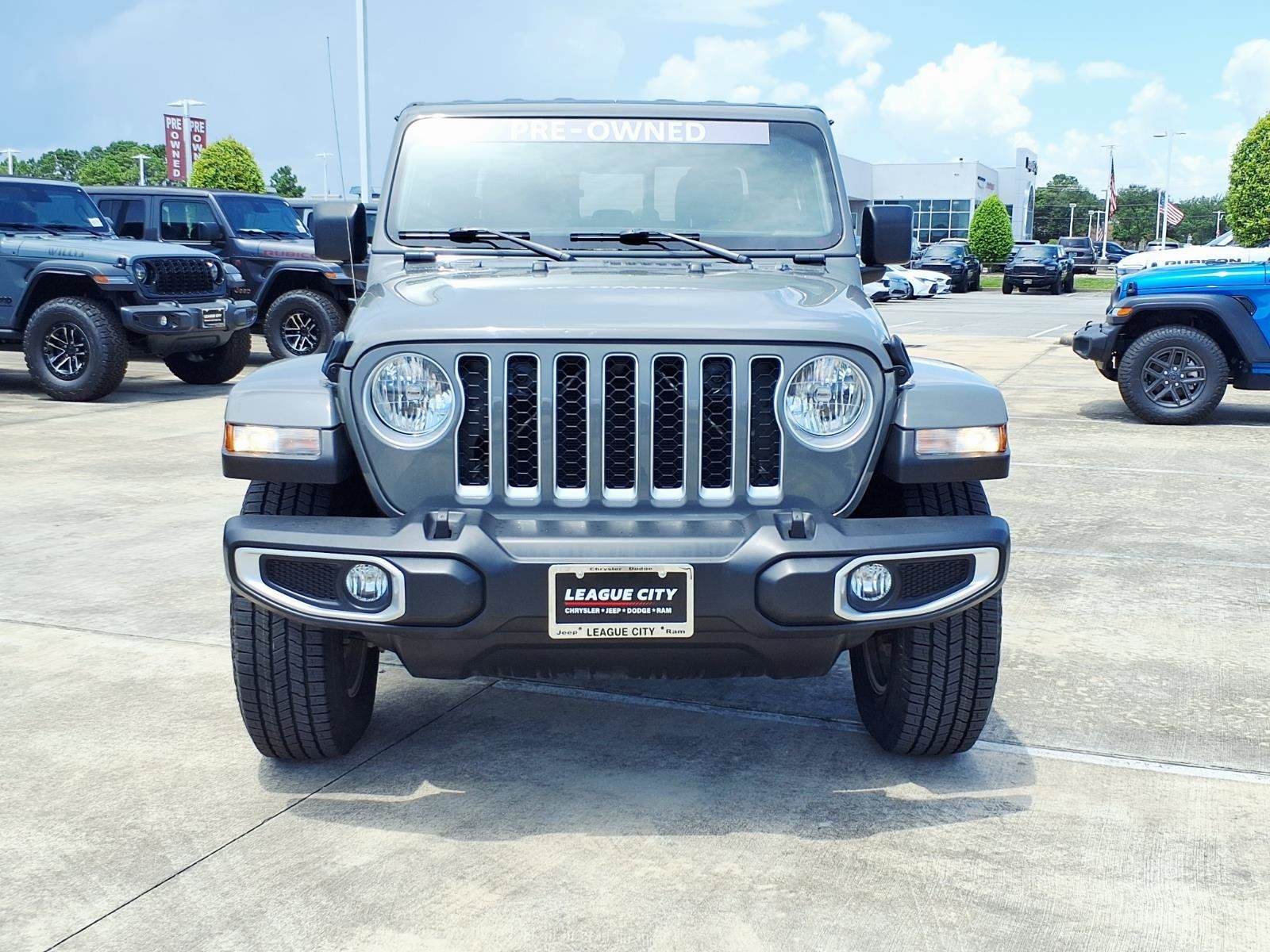 Used 2022 Jeep Gladiator Overland w/ Popular Equipment Package AWD/4WD image 5