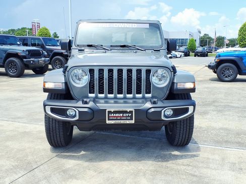 Used 2022 Jeep Gladiator Overland w/ Popular Equipment Package AWD/4WD image 5