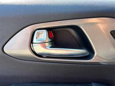 New 2025 Chrysler Pacifica Select image 32