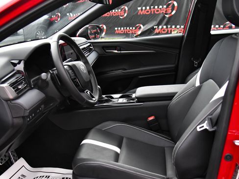 Used 2025 Toyota Camry SE image 18