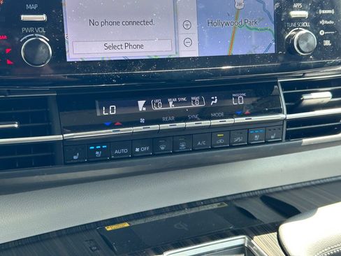 Certified 2023 Toyota Sienna Limited AWD/4WD image 37