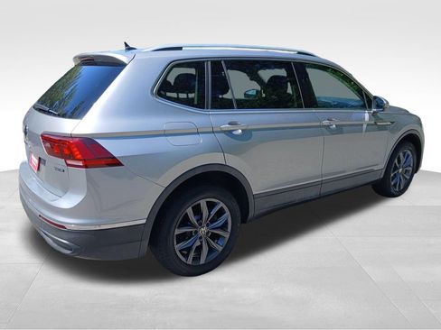 Used 2022 Volkswagen Tiguan SE AWD/4WD image 11