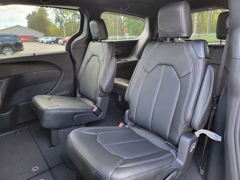 New 2026 Chrysler Pacifica Select w/ S Appearance Package AWD/4WD image 20