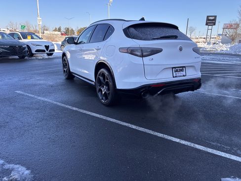 Certified 2024 Alfa Romeo Stelvio Veloce image 9