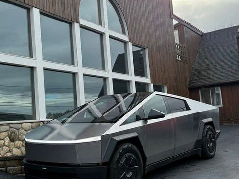 Used 2025 Tesla Cybertruck AWD Crew Cab image 49