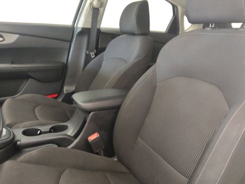 Used 2019 Kia Forte LXS FWD image 17