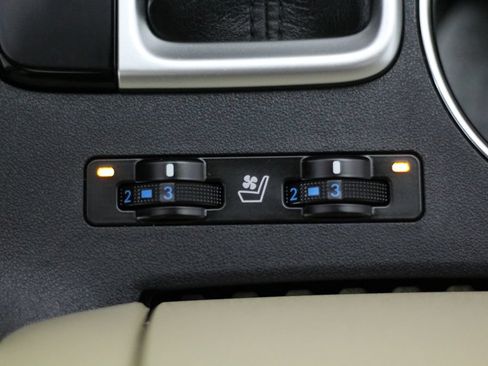 Used 2018 Toyota Highlander Limited FWD image 28