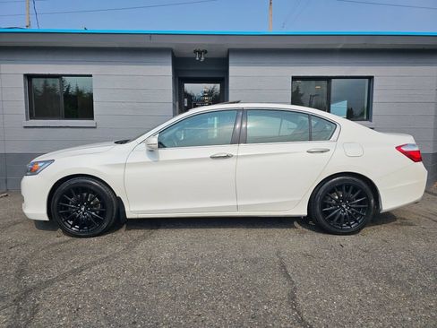 Used 2013 Honda Accord Touring image 2
