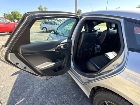 Used 2015 Chrysler 200 S w/ Navigation & Sound Group I FWD image 25