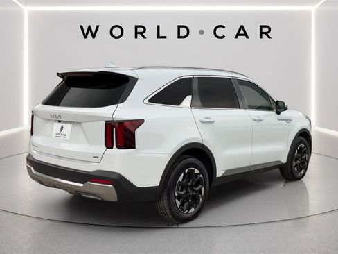 Used 2024 Kia Sorento S w/ Panoramic Sunroof Package image 7