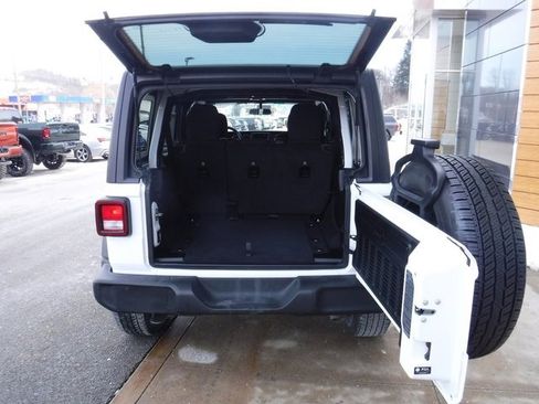 Certified 2022 Jeep Wrangler Unlimited Sport image 35