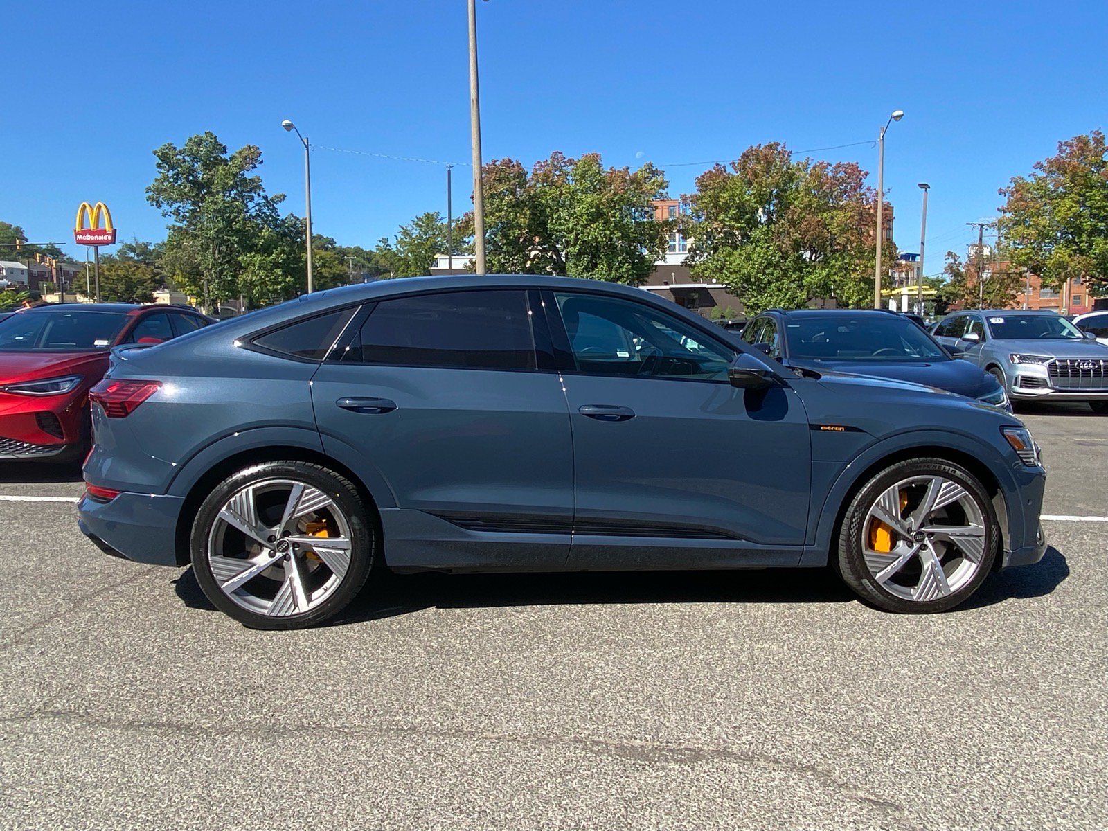 Used 2023 Audi e-tron Prestige w/ Prestige Package AWD/4WD image 2