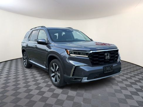 Used 2023 Honda Pilot Touring image 4