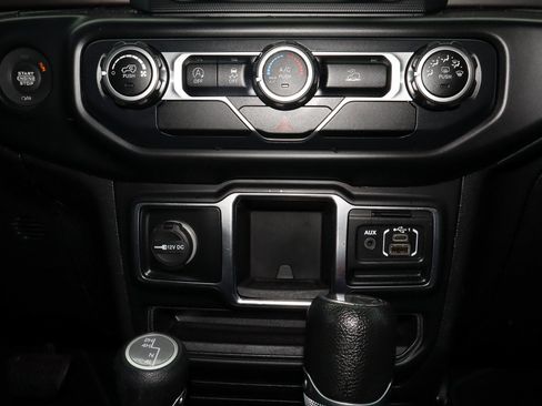 Used 2020 Jeep Gladiator Sport AWD/4WD image 11