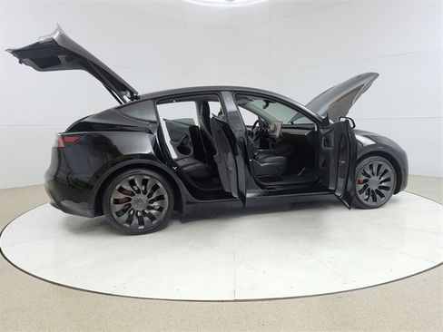 Used 2023 Tesla Model Y Performance image 12