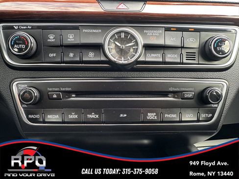 Used 2017 Kia Cadenza Premium w/ Luxury Package FWD image 19