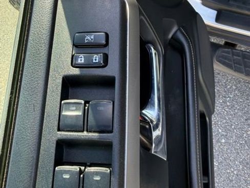 Used 2018 Toyota 4Runner SR5 AWD/4WD image 15