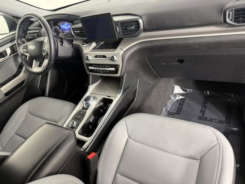 Used 2021 Ford Explorer XLT w/ Equipment Group 202A image 9