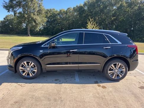 Used 2025 Cadillac XT5 Premium Luxury image 2