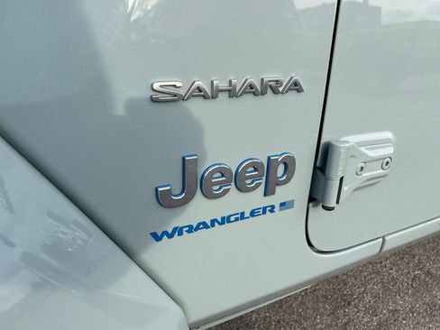 Used 2024 Jeep Wrangler Unlimited Sahara AWD/4WD image 18