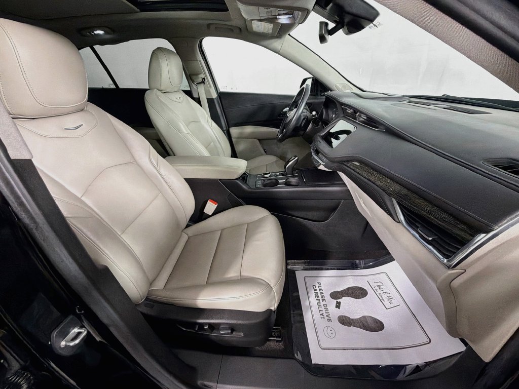 Used 2020 Cadillac XT4 Premium Luxury w/ Sun And Sound Package AWD/4WD image 28