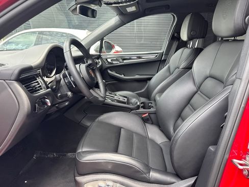 Certified 2026 Porsche Macan Turbo AWD/4WD image 6