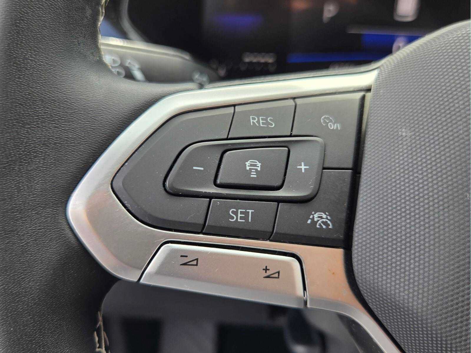 Used 2023 Volkswagen Taos SE FWD image 28
