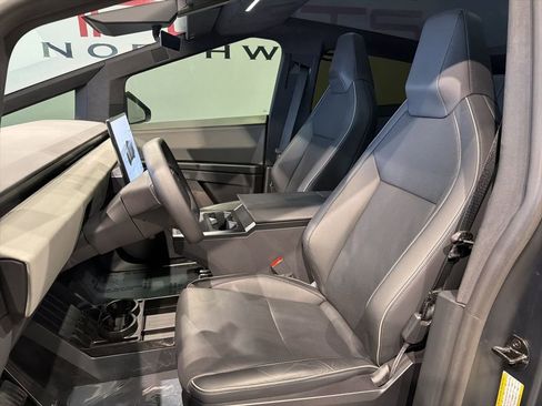 Used 2024 Tesla Cybertruck AWD Crew Cab image 12