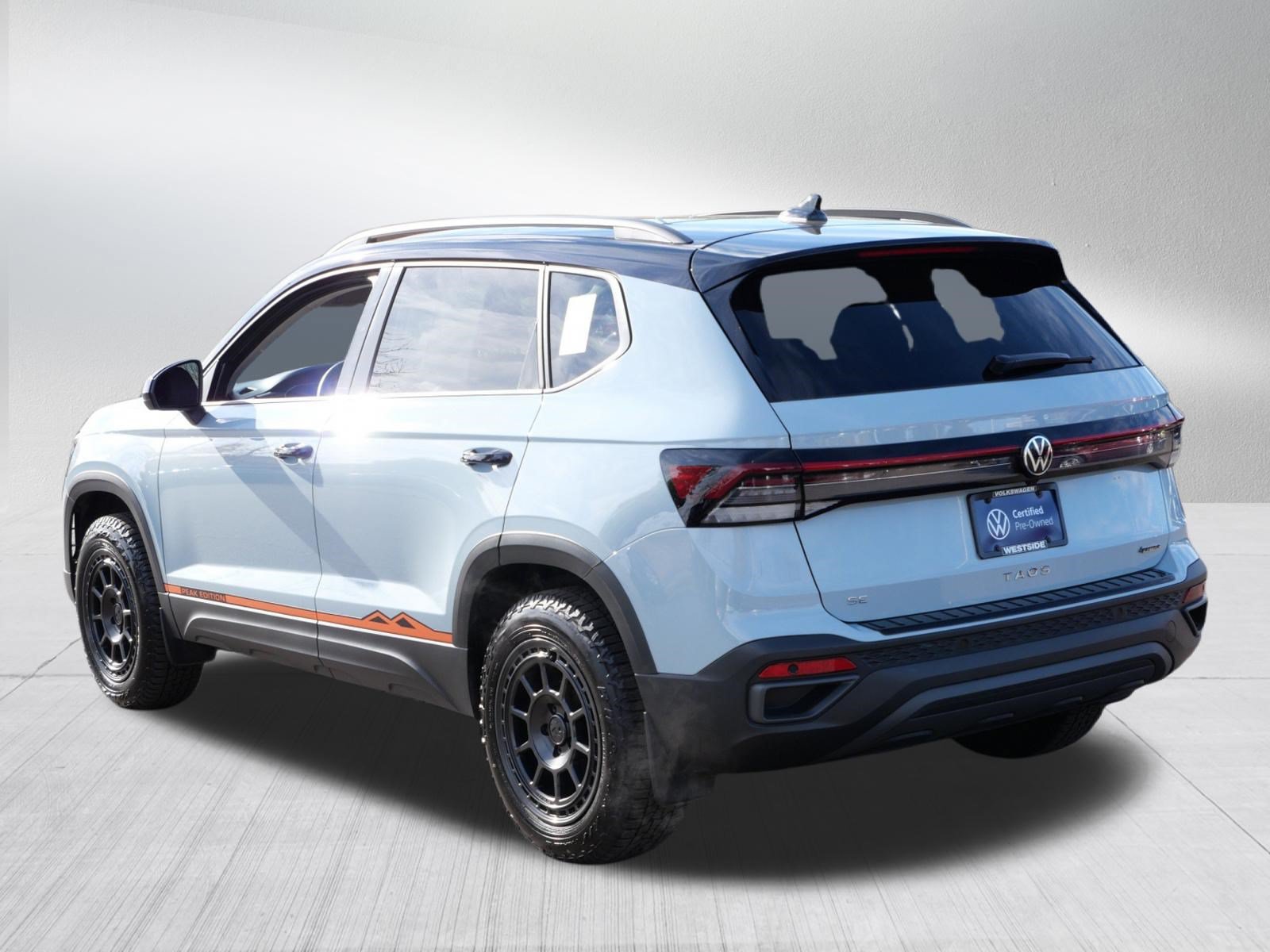 Certified 2025 Volkswagen Taos SE AWD/4WD image 5