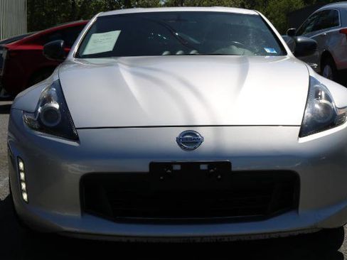 Used 2019 Nissan 370Z Coupe RWD image 2