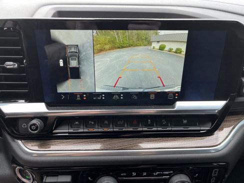 Used 2025 Chevrolet Silverado 1500 LT Trail Boss w/ LT Trail Boss Premium Package AWD/4WD image 36