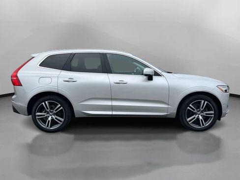 Used 2019 Volvo XC60 T5 Momentum w/ Multimedia Package AWD/4WD image 4