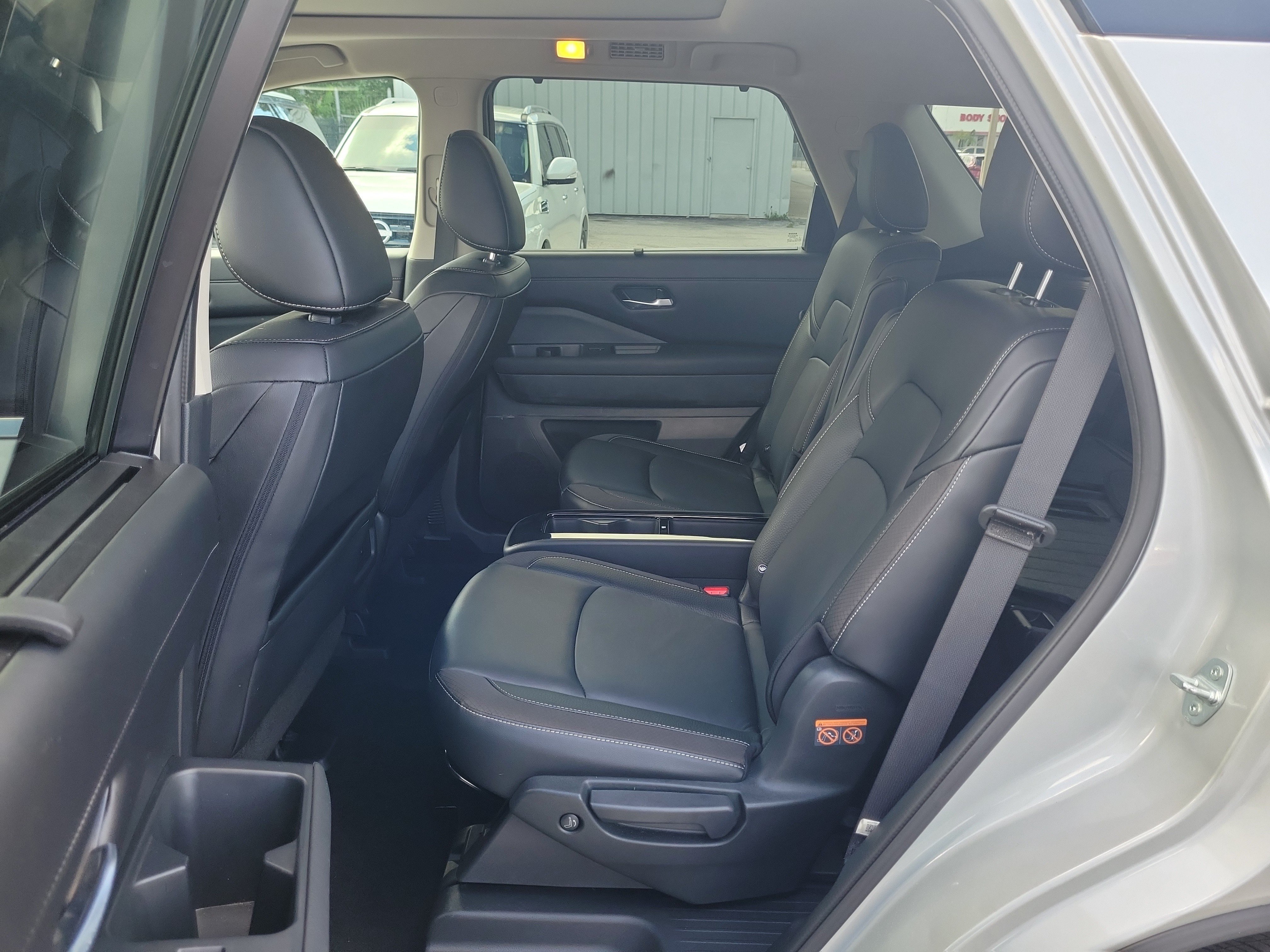 Certified 2024 Nissan Pathfinder SL w/ SL Premium Package FWD image 16