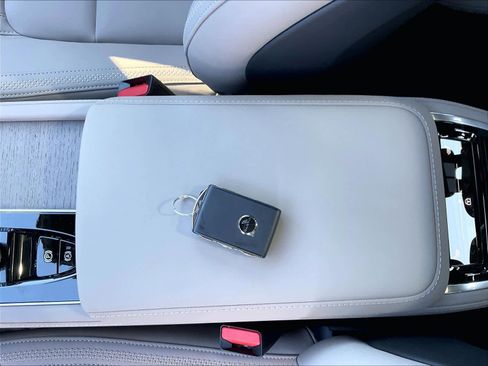 New 2026 Volvo XC90 T8 Plus w/ Protection Package Premier image 35