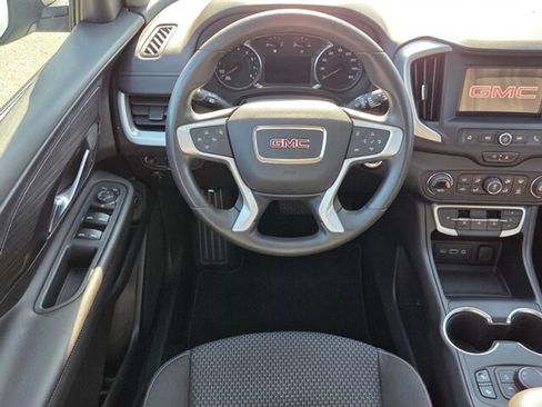 Used 2022 GMC Terrain SLE w/ Driver Convenience Package image 9