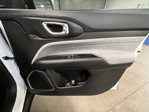 Used 2022 Jeep Compass Latitude image 11