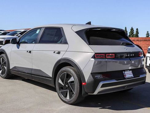 New 2026 Hyundai Ioniq 5 SEL image 8