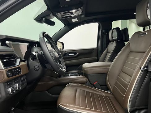 Used 2025 GMC Yukon Denali Ultimate AWD/4WD image 15