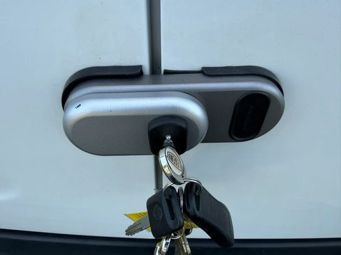 Used 2018 Nissan NV 2500 SV RWD image 21