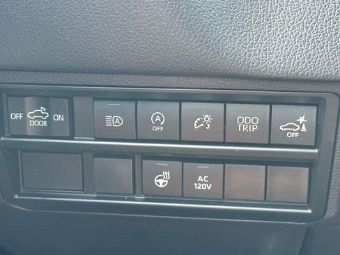 Used 2024 Toyota Tundra Limited AWD/4WD image 16