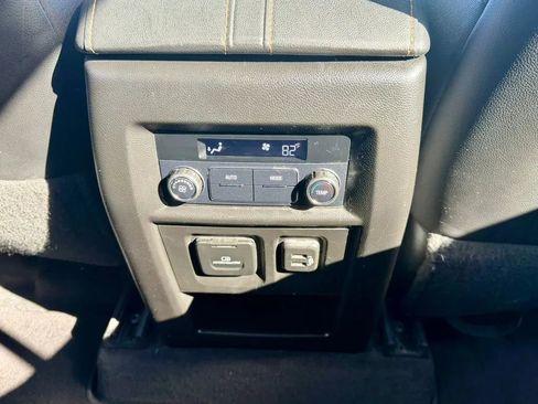 Used 2020 Chevrolet Traverse LT w/ LT Premium Package AWD/4WD image 25