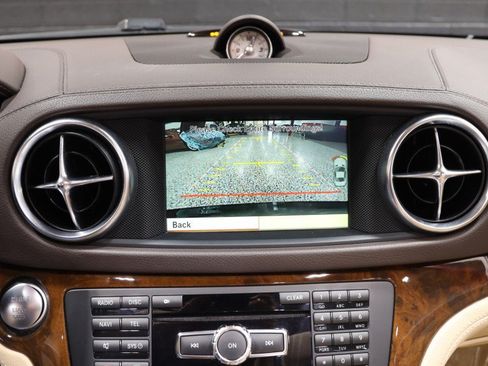Used 2013 Mercedes-Benz SL 550 w/ Premium Pkg image 61