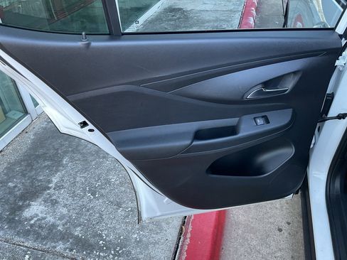 Used 2025 Buick Envista Preferred image 19